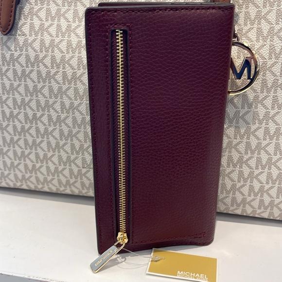 Michael Kors Reed Large Bifold Pebbled Leather Snap Wallet Card Case
Oxblood - Picture 7 of 16